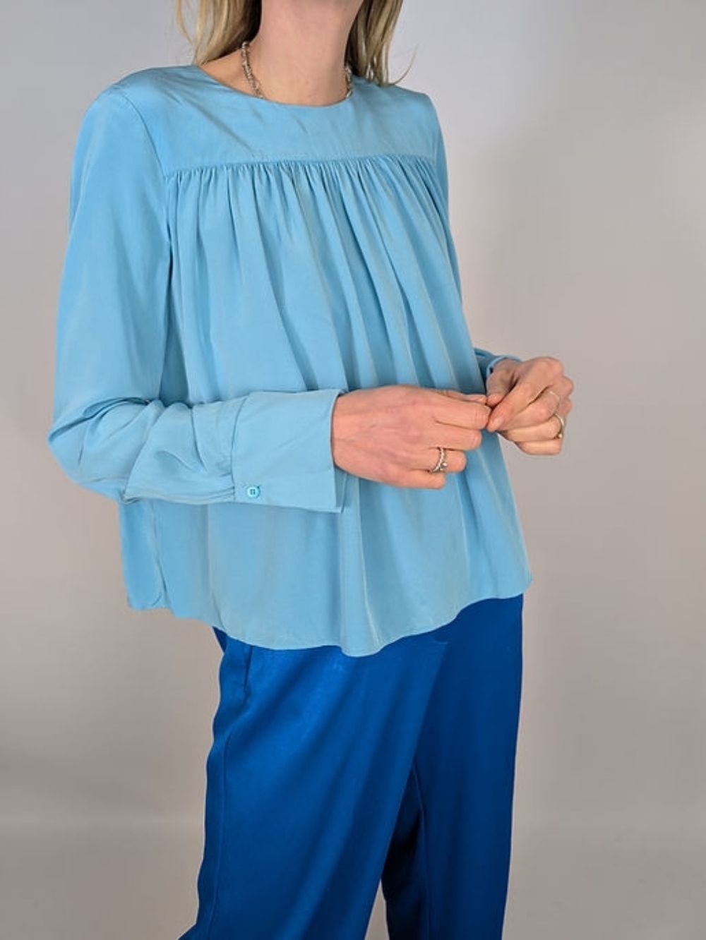 LIKE NEW Diane Von Furstenberg Blue Silk Pleated Long-Sleeve Blouse Size 14
